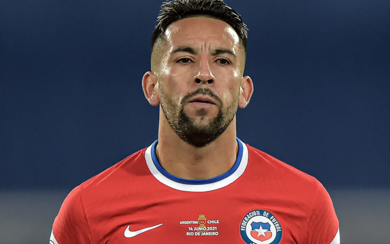 Rostro de Mauricio Isla mientras defendía la camiseta de la Selección Chilena.