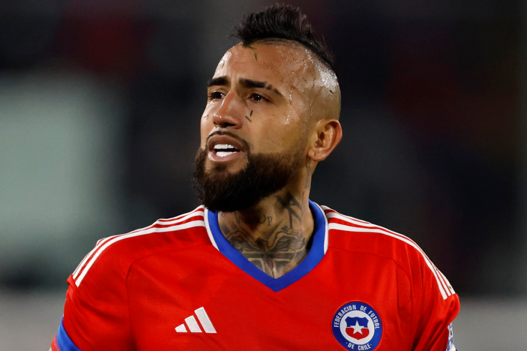 Arturo Vidal defendiendo la camiseta de la Selección Chilena durante la temporada 2023.