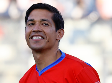 Matías Fernández sonriendo en su partido de despedida en el Estadio Monumental el 14 de octubre del 2023.