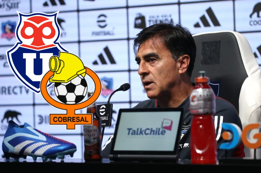 Gustavo Quinteros en conferencia de prensa con los escudos de Cobresal y Universidad de Chile