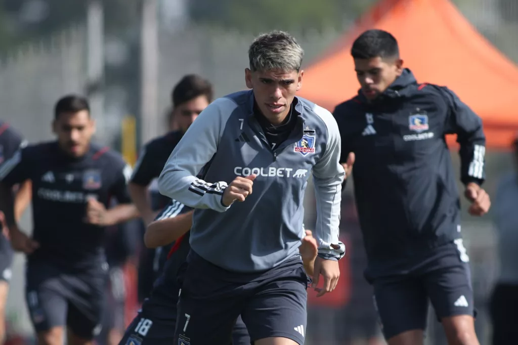 Jugadores del Cacique durante un Entrenamiento de Colo-Colo en el Estadio Monumental.