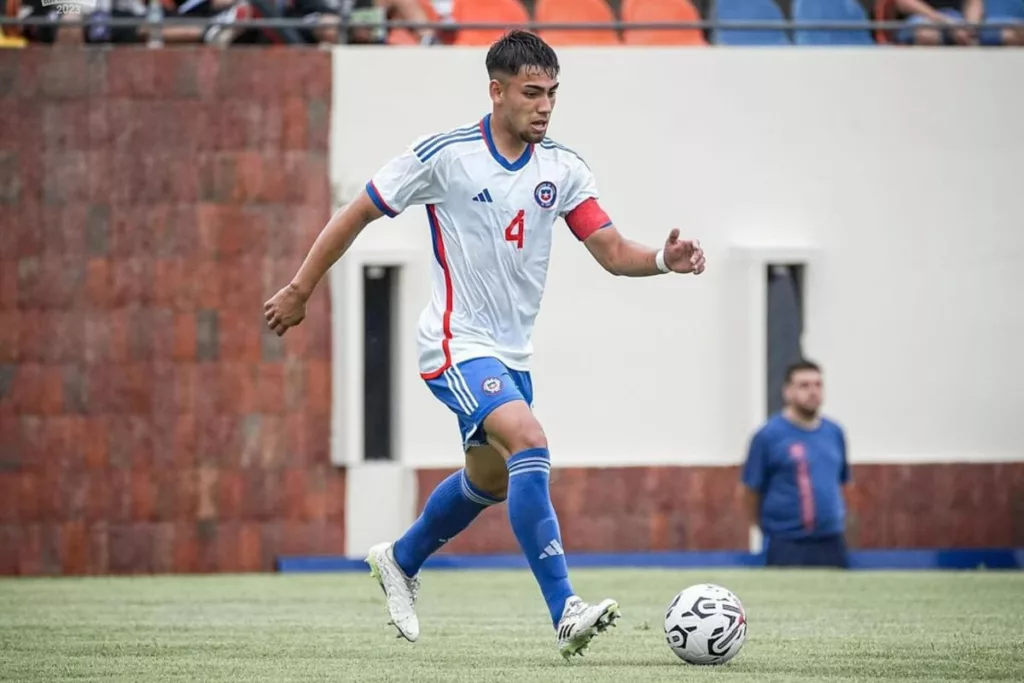 Nicolás Suárez sumando minutos con la Selección Chilena Sub-20 en Paraguay.