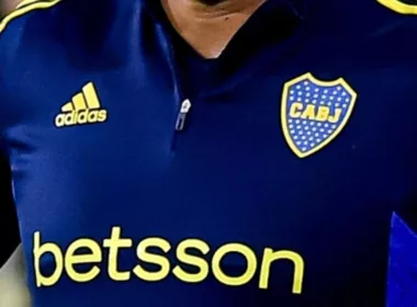 Logo de Boca Juniors en una chaqueta deportiva del club.