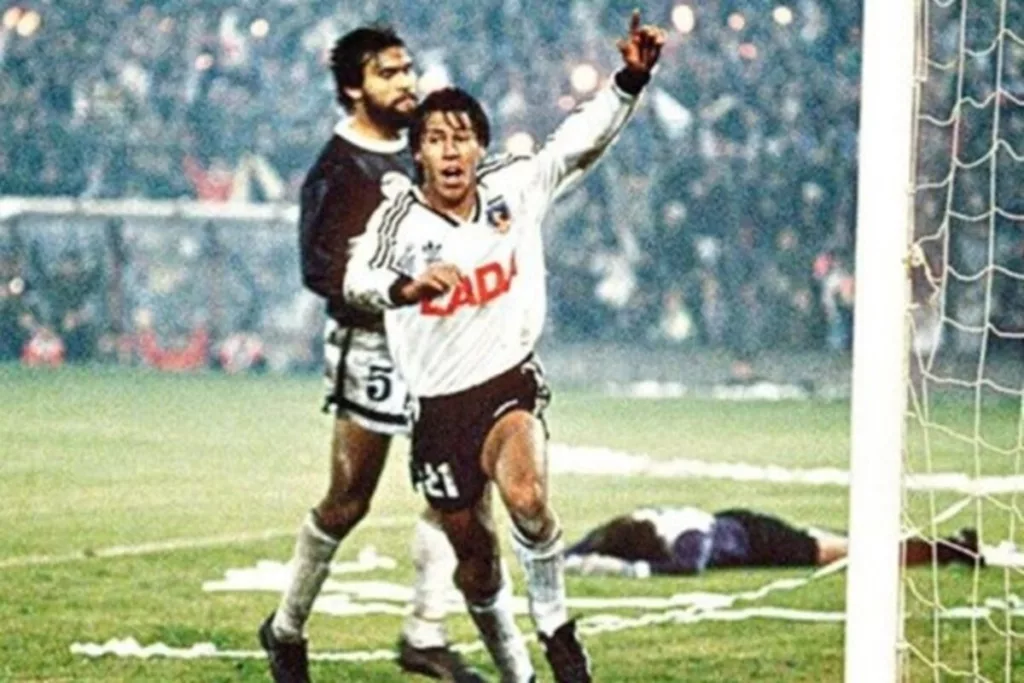 Leonel Herrera celebrando su gol en la final de Copa Libertadores 1991