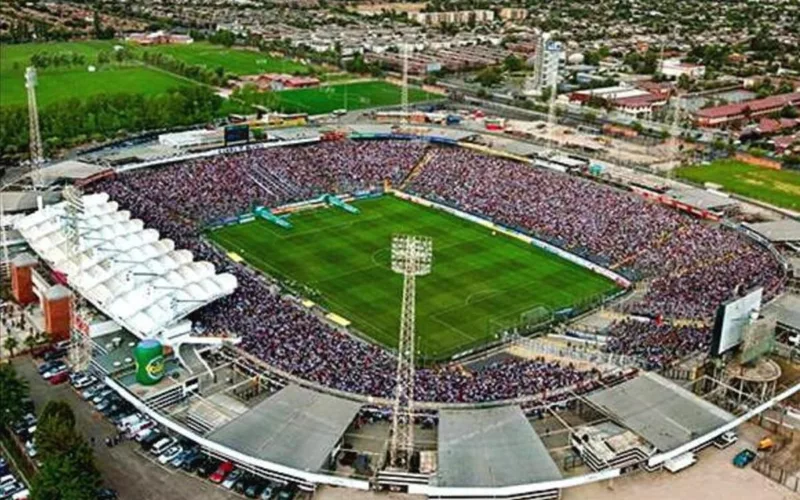Vista aérea del Estadio Monumental en su máxima capacidad.