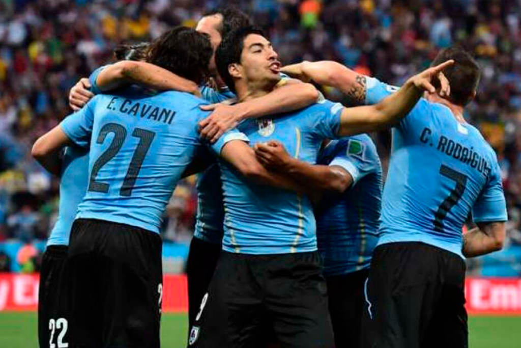 Futbolistas uruguayos celebrando un gol durante la Copa Mundial de Brasil 20214.