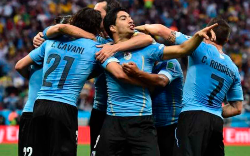 Futbolistas uruguayos celebrando un gol durante la Copa Mundial de Brasil 20214.