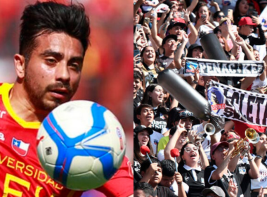 Ramsés Bustos con la mirada fija en un balón a mano izquierda, mientras que en el sector derecho de la fotografía se puede visualizar a los hinchas de Colo-Colo.