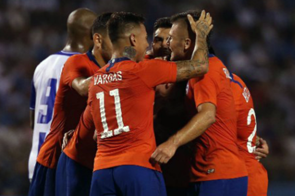 Futbolistas de la Selección Chilena celebran un gol en la derrota 1-2 ante Honduras, válido por un amistoso internacional de la temporada 2019.