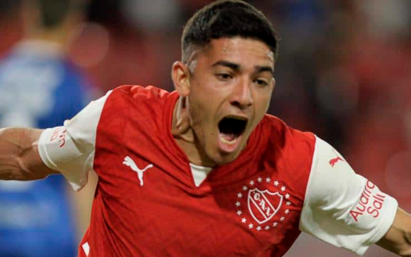 Braian Martínez celebrando un gol con la camiseta de Independiente de Avellaneda.