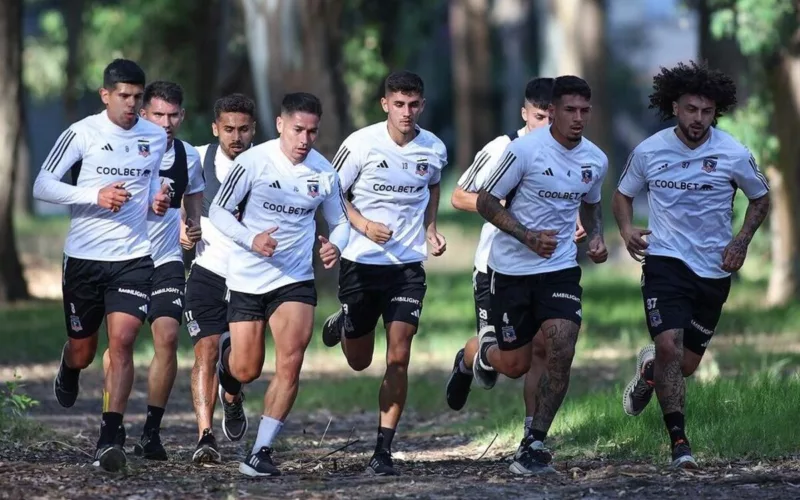 Jugadores de Colo-Colo trotando en la pretemporada.