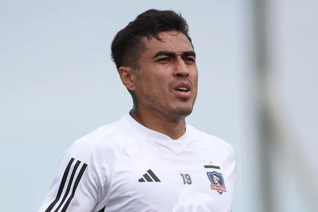 Darío Lezcano entrenando con la camiseta de Colo-Colo.