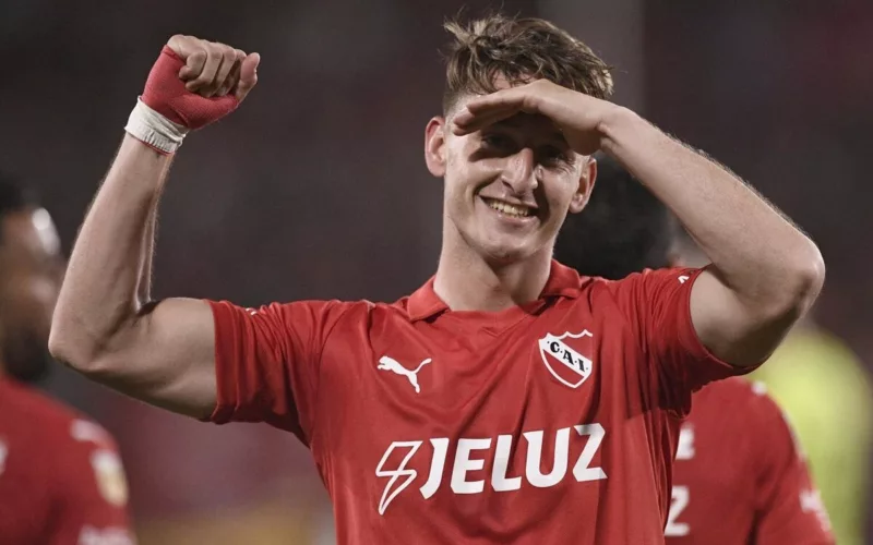 Matías Giménez celebrando un gol por Independiente de Avellaneda.