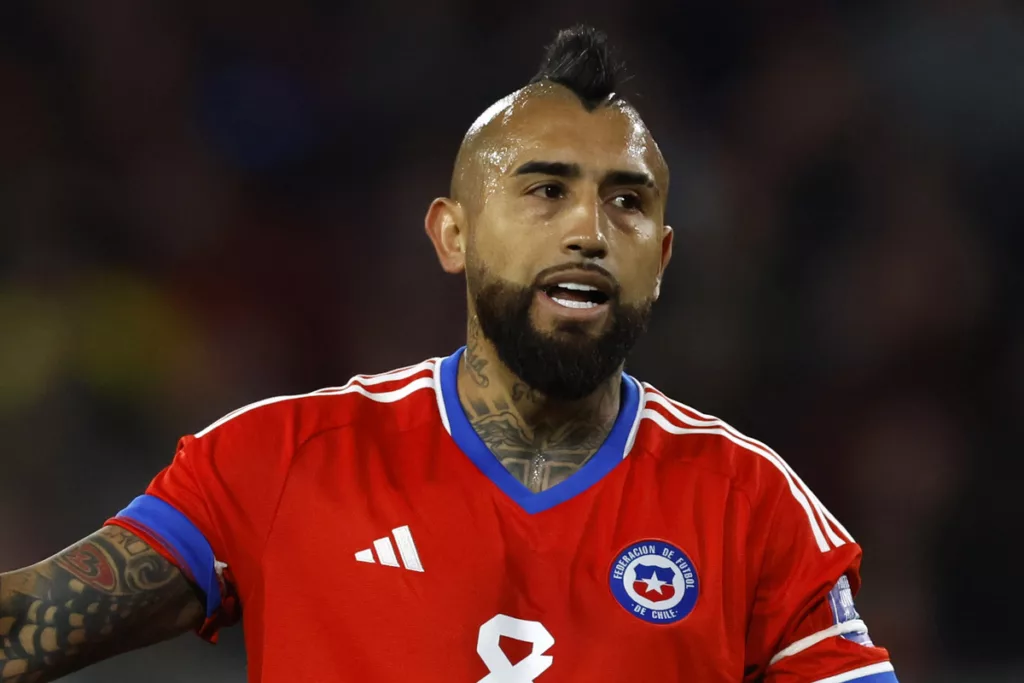 Arturo Vidal con la camiseta de la Selección Chilena.