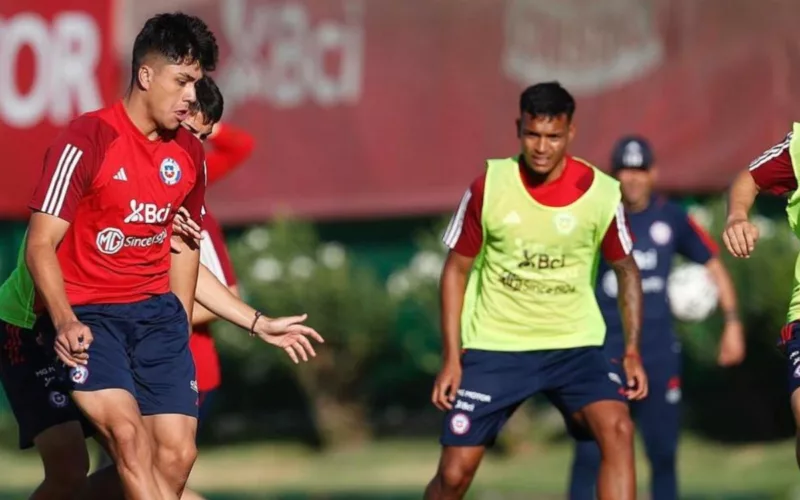 futbolistas de La Roja Sub 23 entrenando.