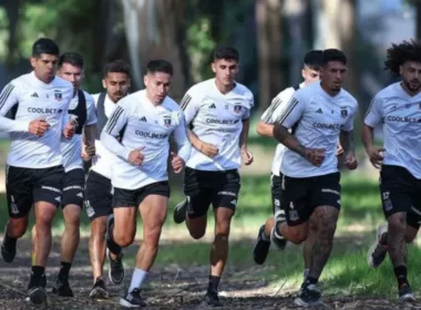 Plantel de Colo-Colo corriendo en la pretemporada