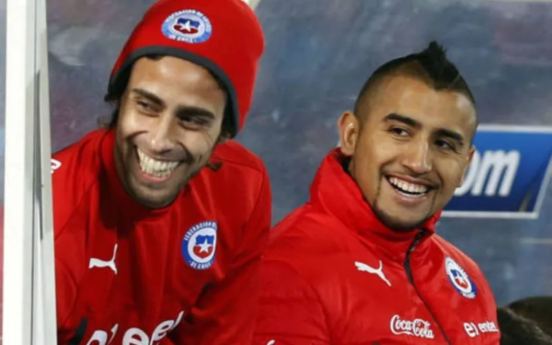 Jorge Valdivia y Arturo Vidal felices cuando jugaban por La Roja.