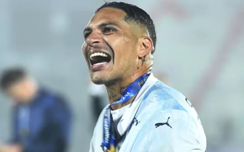 Paolo Guerrero feliz y con la boca abierta