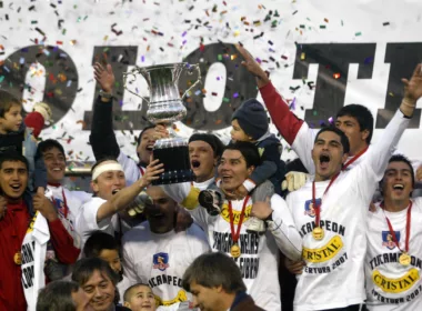 Futbolistas de Colo-Colo celebran el título obtenido durante el Torneo de Apertura 2007.