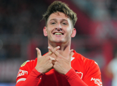 Matías Giménez celebrando un gol con la camiseta de Independiente de Avellaneda durante la temporada 2023.