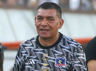 Primer plano al rostro de Francisco Huaiquipán, quien volvió a vestir la camiseta de Colo-Colo durante la temporada 2023 en el marco de la despedida de Esteban Paredes del fútbol profesional.