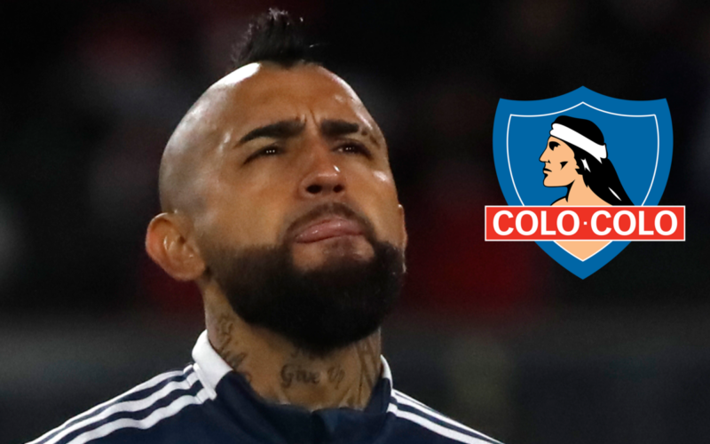 Arturo Vidal con la mirada desafiante, mientras que a mano derecha está incrustado el logo de Colo-Colo.