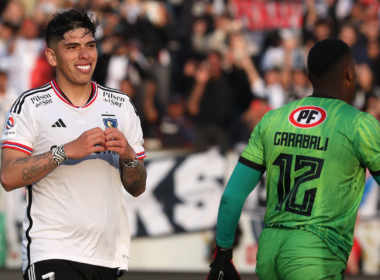 Carlos Palacios celebrando un gol que me metió a Unión la Calera, cuyo arco era defendido por Unión la Calera.