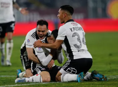 Jugadores de Colo-Colo celebrando el gol de Cristián Zavala a Huachipato