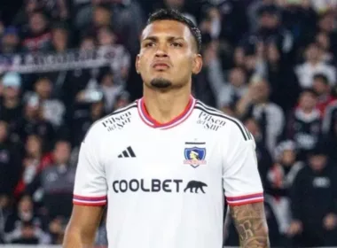 Daniel Gutiérrez con la camiseta de Colo-Colo