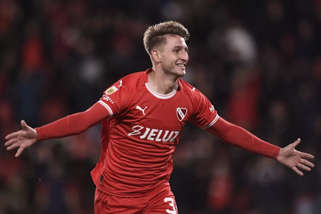 Matías Giménez celebrando un gol con Independiente de Avellaneda.