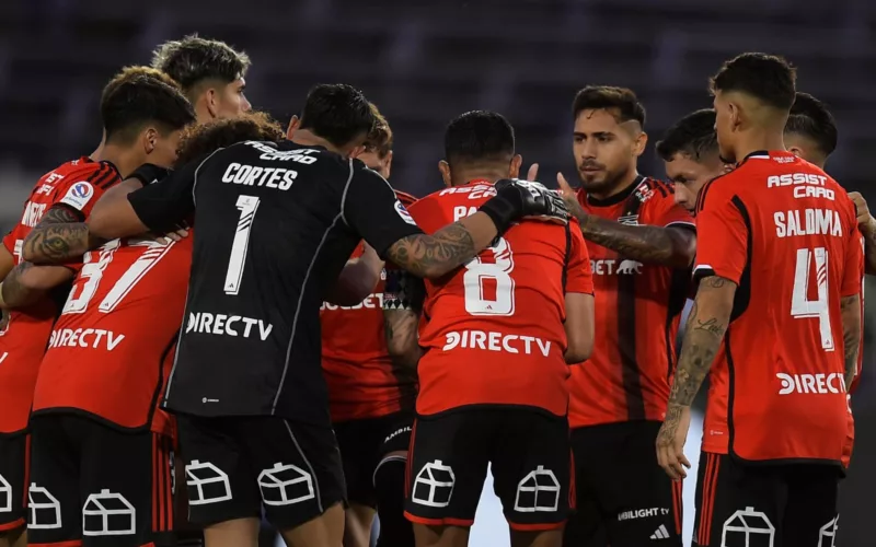 Plantel de Colo-Colo en la previa del partido frente a Liverpool.