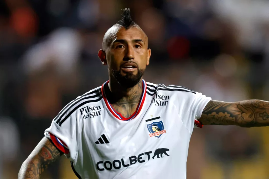 Primer plano a Arturo Vidal tras su debut con Colo-Colo frente a Everton.