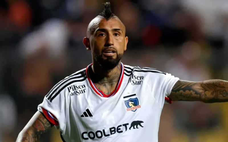 Primer plano a Arturo Vidal tras su debut con Colo-Colo frente a Everton.