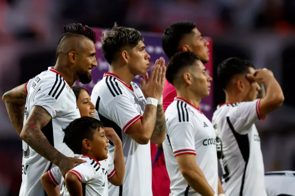 Jugadores de Colo-Colo en el partido frente a Everton de Viña del Mar.