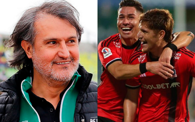 Primer plano al rostro sonriente de Fernando Vergara, ex jugador y entrenador profesional de fútbol. Mientras que a mano derecha aparecen los jugadores de Colo-Colo, Leonardo Gil y Óscar Opazo celebrando un gol.