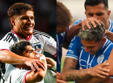 Primer plano al rostro de los jugadores de Carlos Palacios y Leonardo Gil celebrando un gol, sumado a los futbolistas de Godoy Cruz.