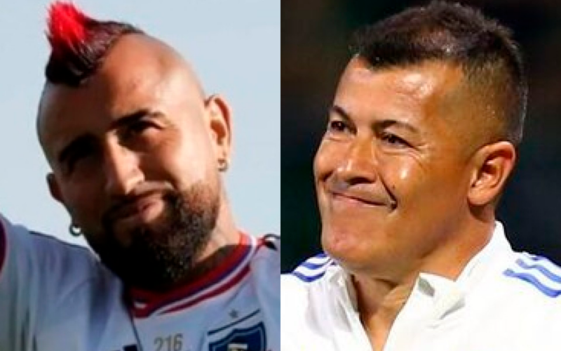 Arturo Vidal sonriendo con la camiseta de Colo-Colo, mientras que a mano derecha aparece Jorge Almirón con rostro de preocupación.