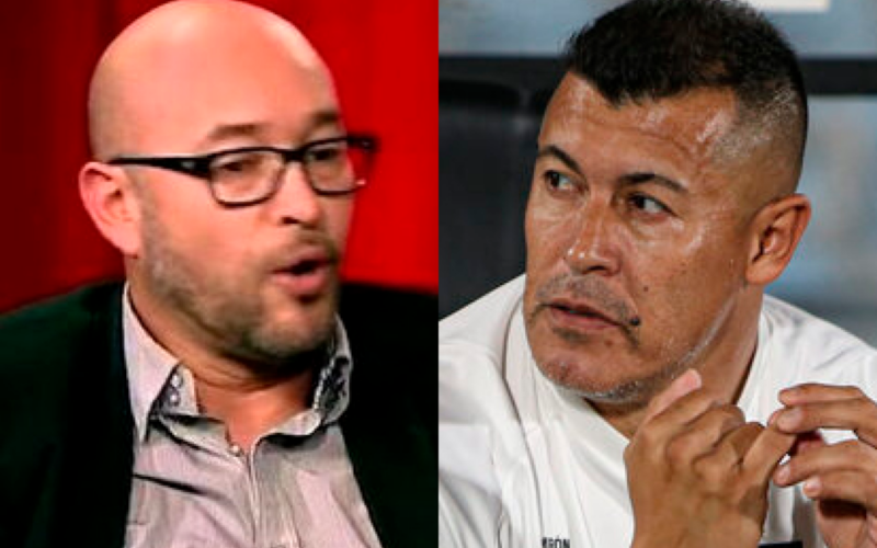 Primer plano al rostro de Pablo Flamm y Jorge Almirón, periodista deportivo y actual entrenador de Colo-Colo durante la temporada 2024, respectivamente.
