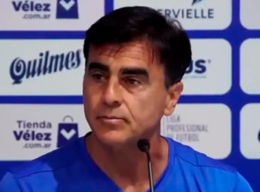 Gustavo Quinteros durante su presentación como entrenador de Vélez Sarsfield