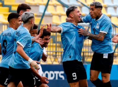 Selección de Uruguay celebran un gol durante los Juegos Panamericanos de Santiago 2023.
