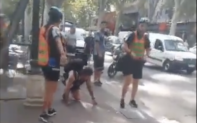 Pantallazo video golpiza a hinchas de Colo-Colo.