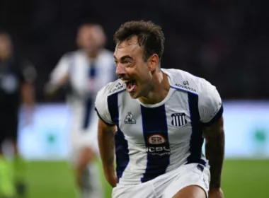 Matías Catalán festejando su gol en Argentina