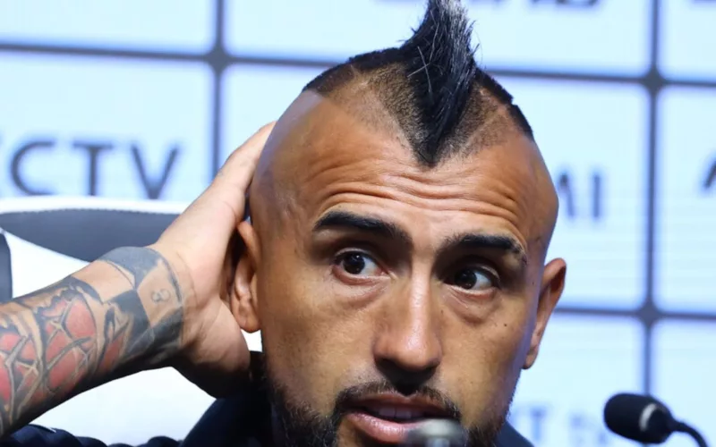 Primer plano del rostro de Arturo Vidal