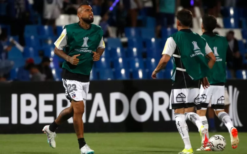 Futbolistas de Colo-Colo en el calentamiento previo