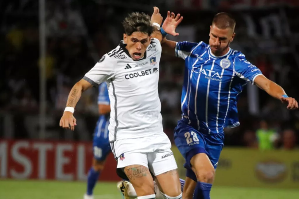 Carlos Palacios enfrentando a Godoy Cruz