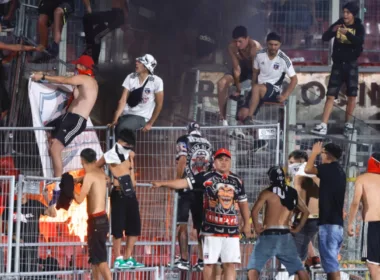 Barra brava de Colo-Colo en las tribunas