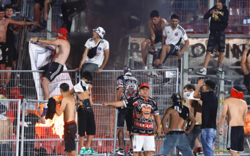 Barra brava de Colo-Colo en las tribunas