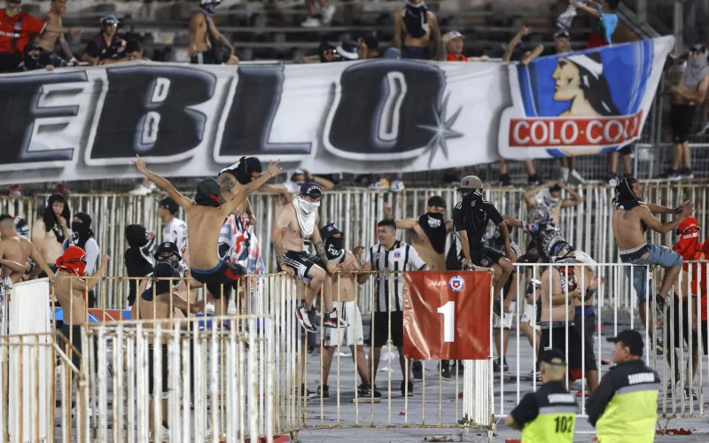 Hinchas de Colo-Colo en las tribunas