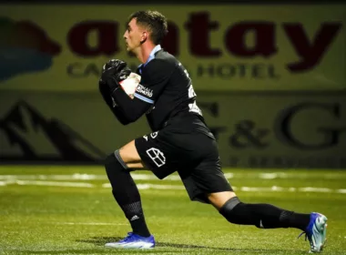 Nicolás Peranic con el balón en sus manos