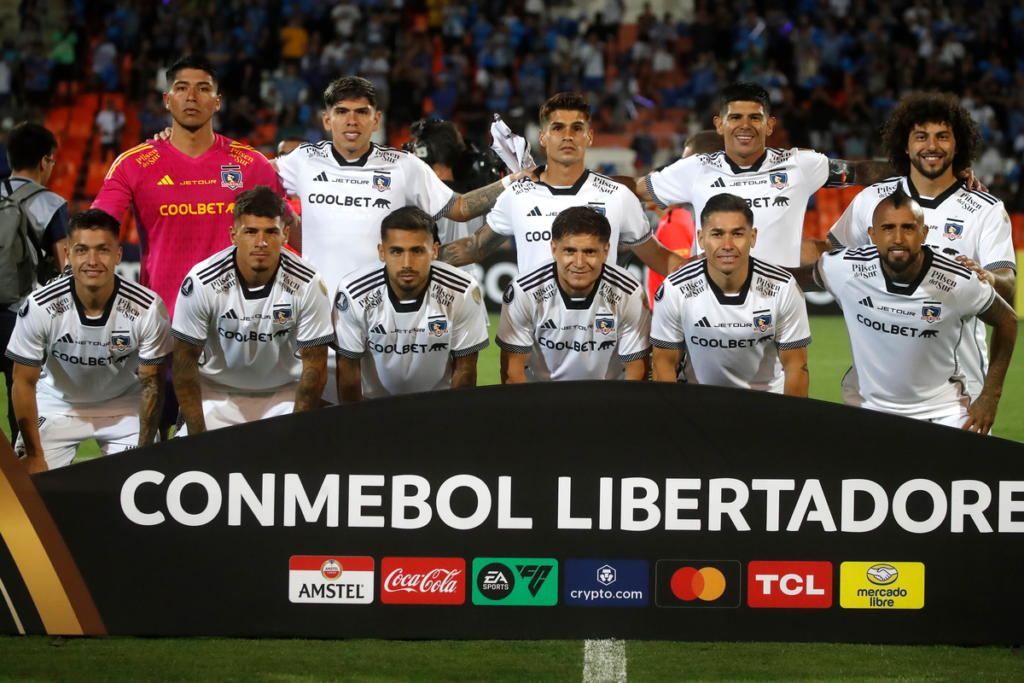 Once titular de Colo-Colo en su estreno en la Copa Libertadores 2024, cuyo equipo venció por 1-0 a Godoy Cruz en el Estadio Malvinas Argentinas.
